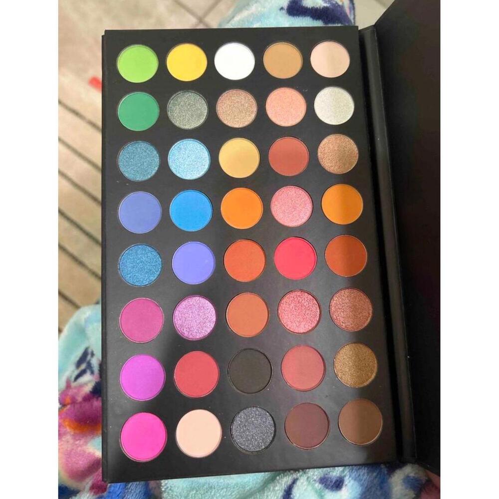 Eyeshadow palette